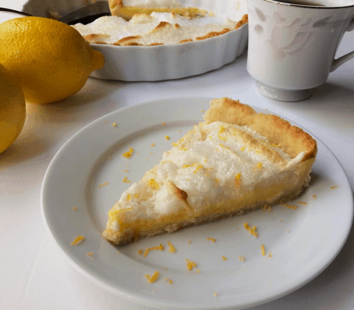keto Lemon meringue Pie piece